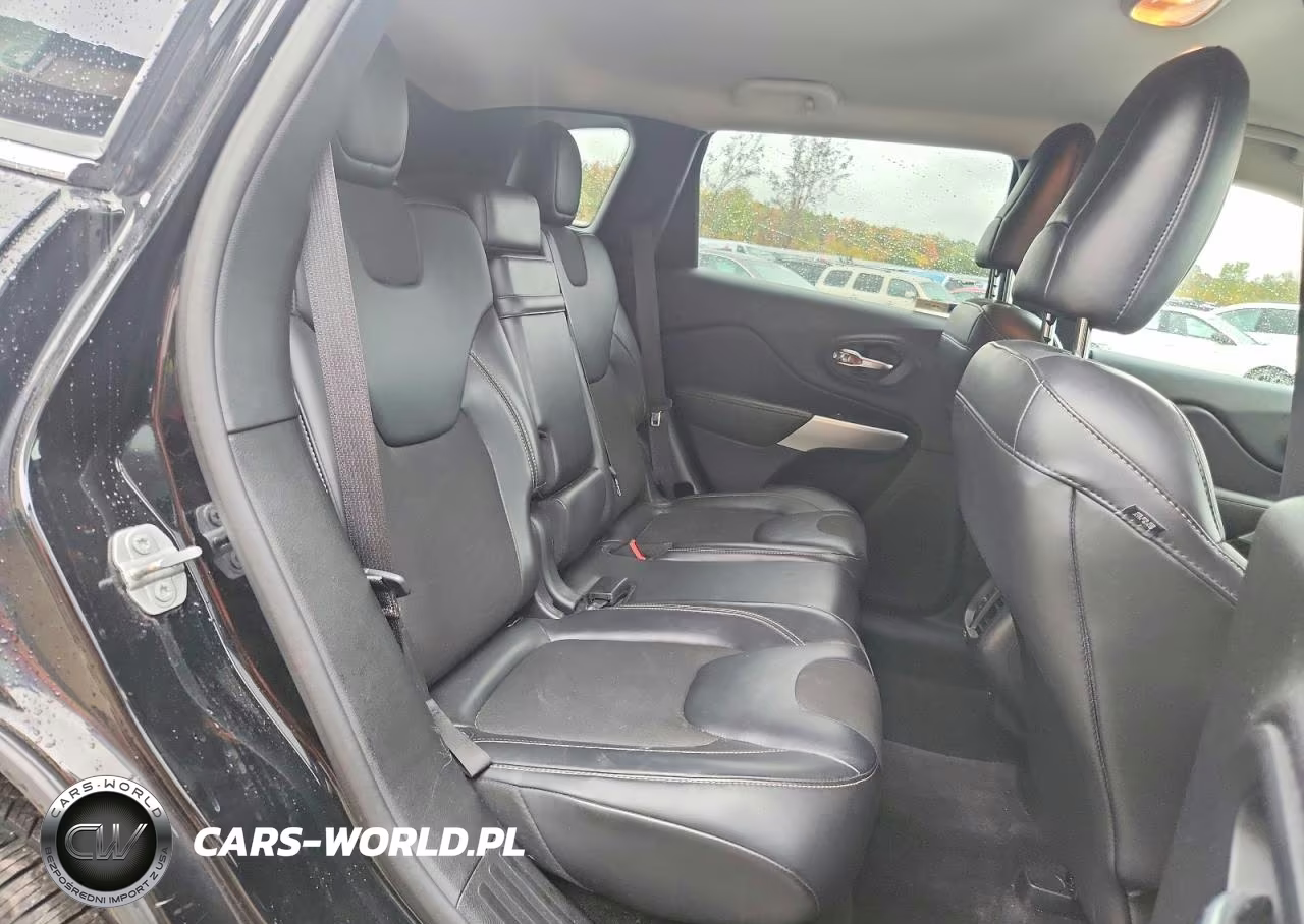 2018 Jeep Cherokee Latitude Plus VIN:1C4PJMLX0JD508121 - 10