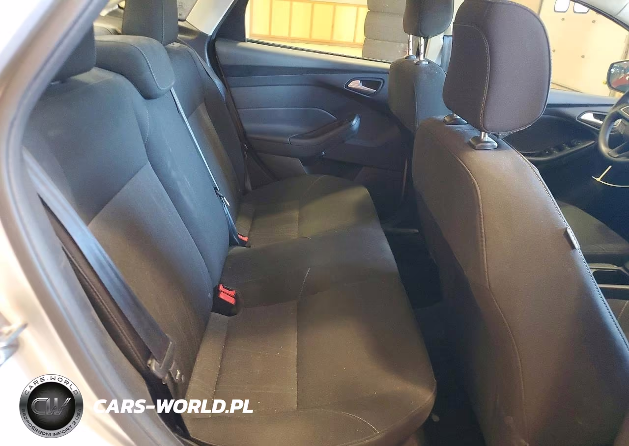 2018 Ford Focus Se VIN:1FADP3F24JL213899 - 10