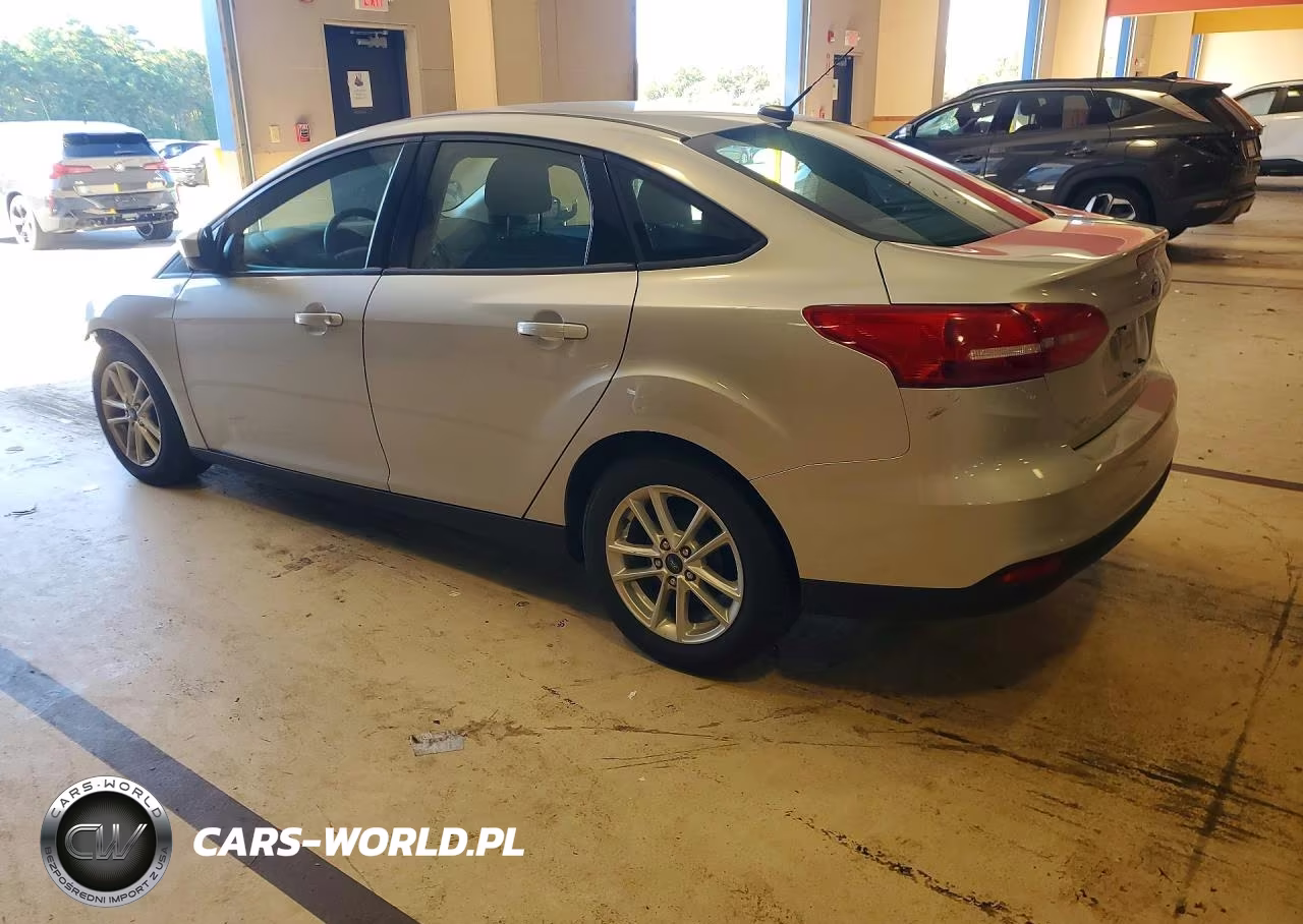 2018 Ford Focus Se VIN:1FADP3F24JL213899 - 2