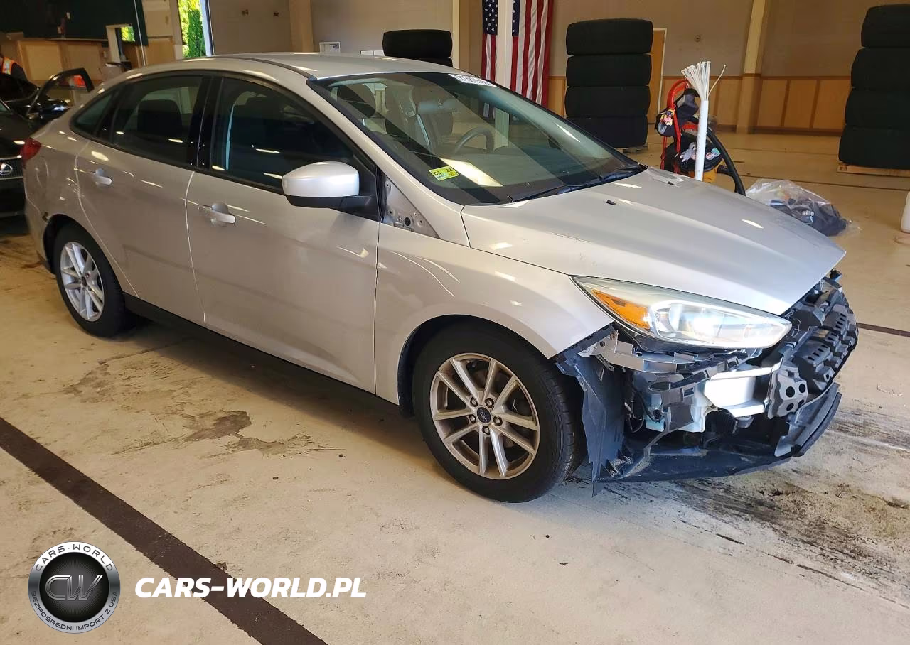 2018 Ford Focus Se VIN:1FADP3F24JL213899 - 4