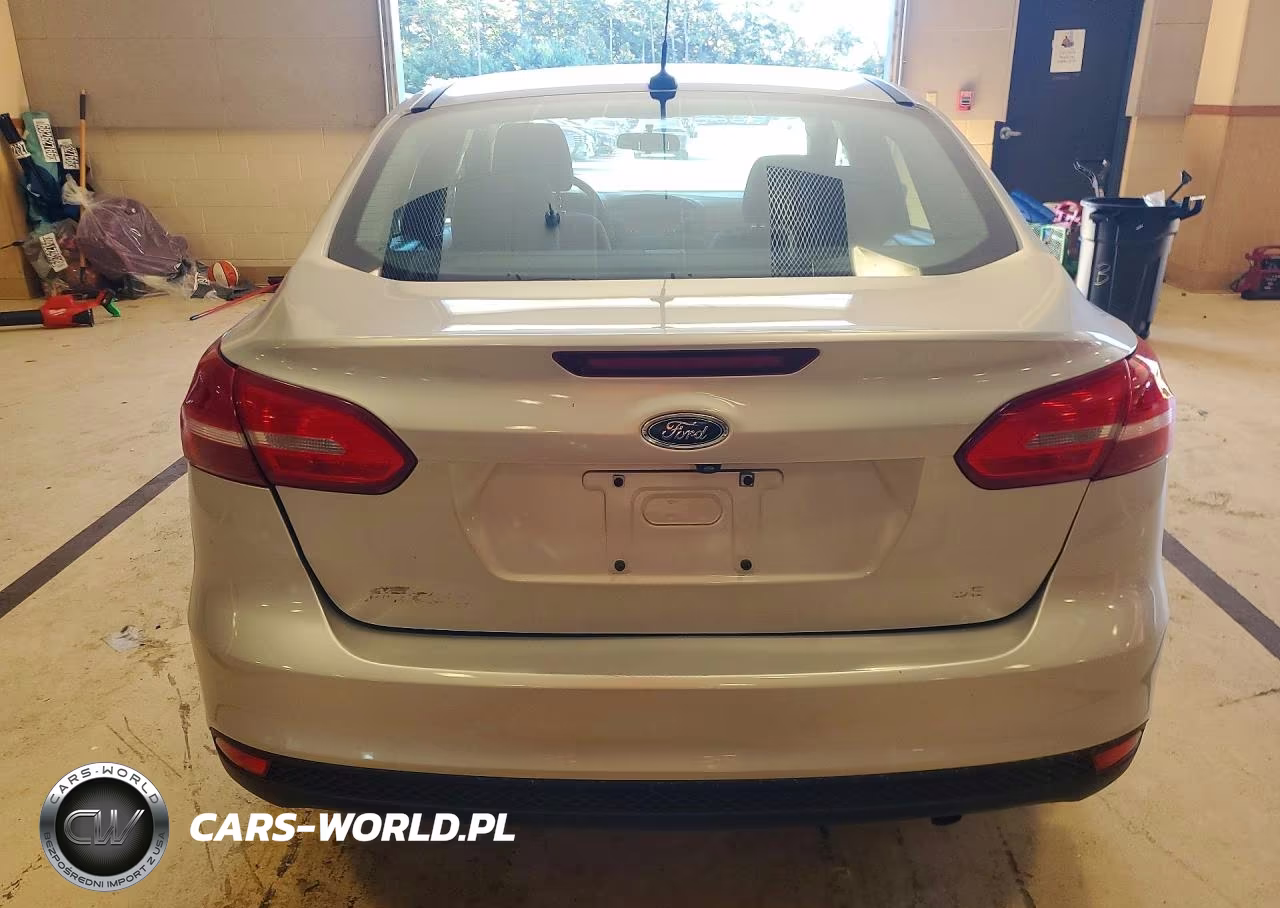 2018 Ford Focus Se VIN:1FADP3F24JL213899 - 6