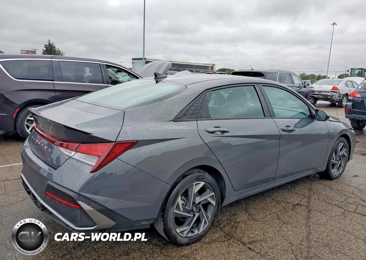 2025 Hyundai Elantra Sel Sport VIN:KMHLM4DG7SU000617 - 3