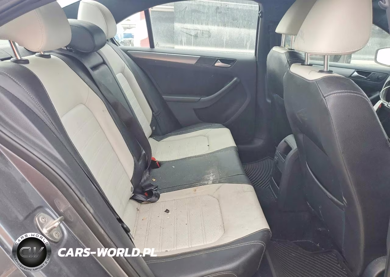 2016 Volkswagen Jetta Sport VIN:3VWD17AJ6GM357931 - 10