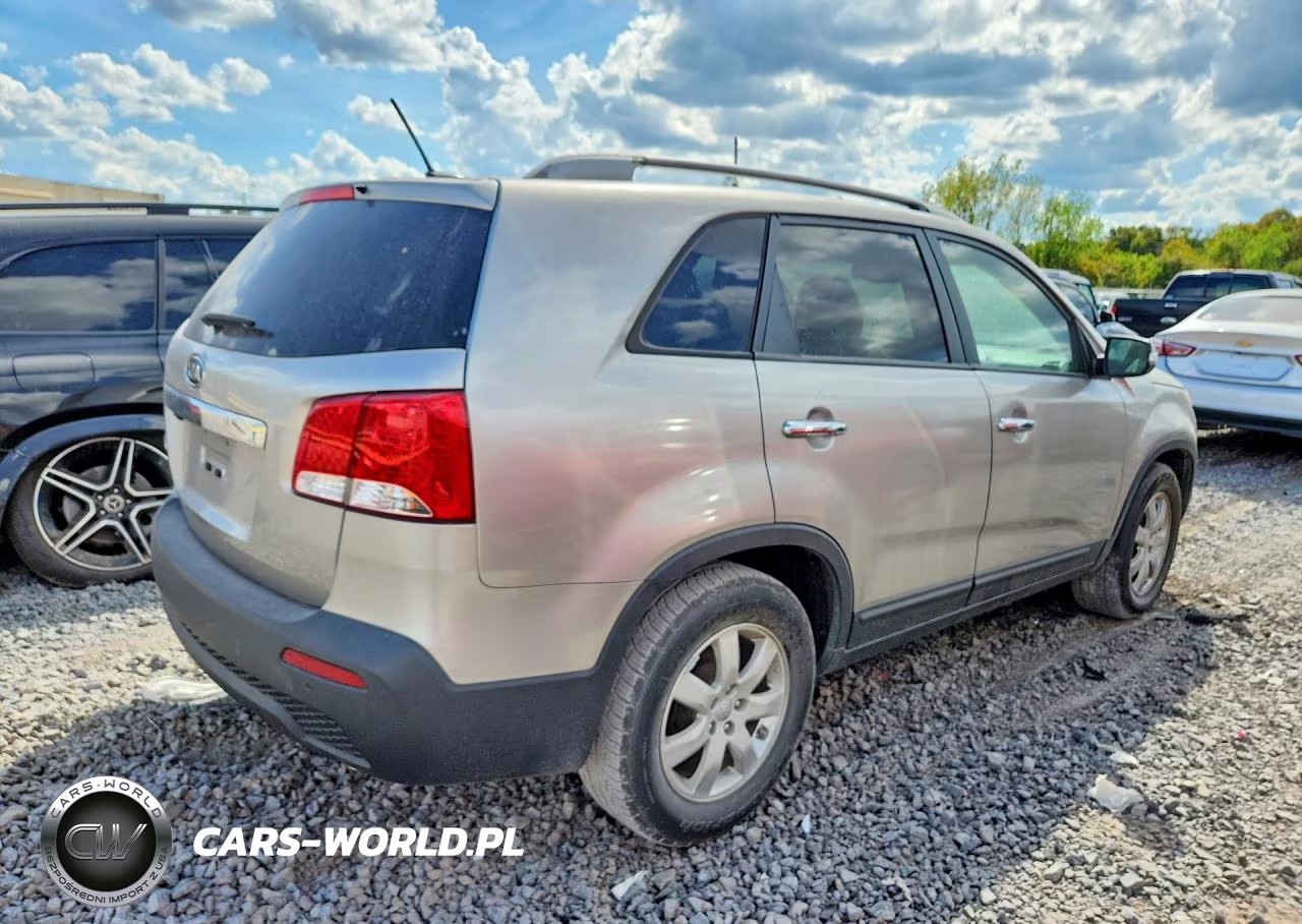 2013 Kia Sorento Lx VIN:5XYKT3A63DG322703 - 3