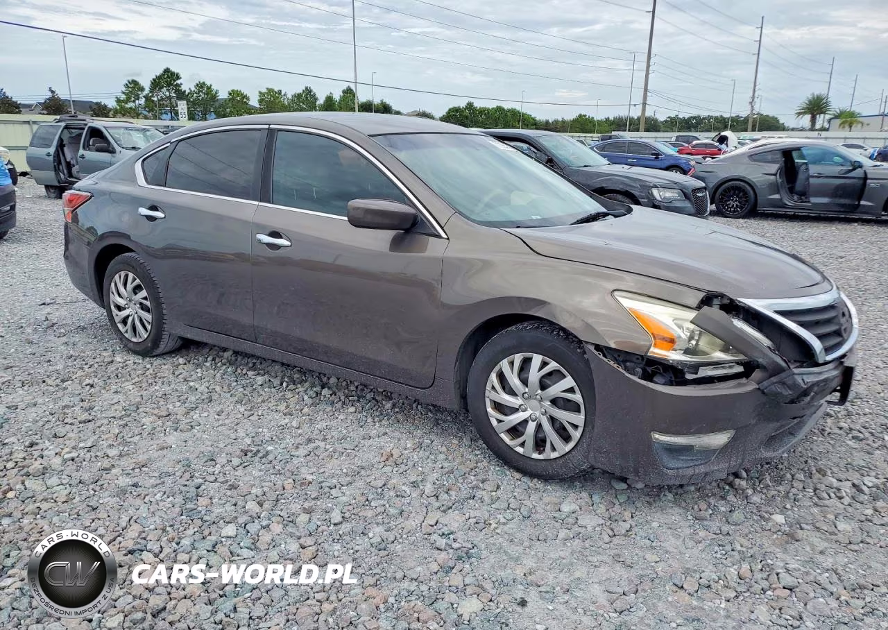 2015 Nissan Altima 2.5 VIN:1N4AL3AP1FC587816 - 4