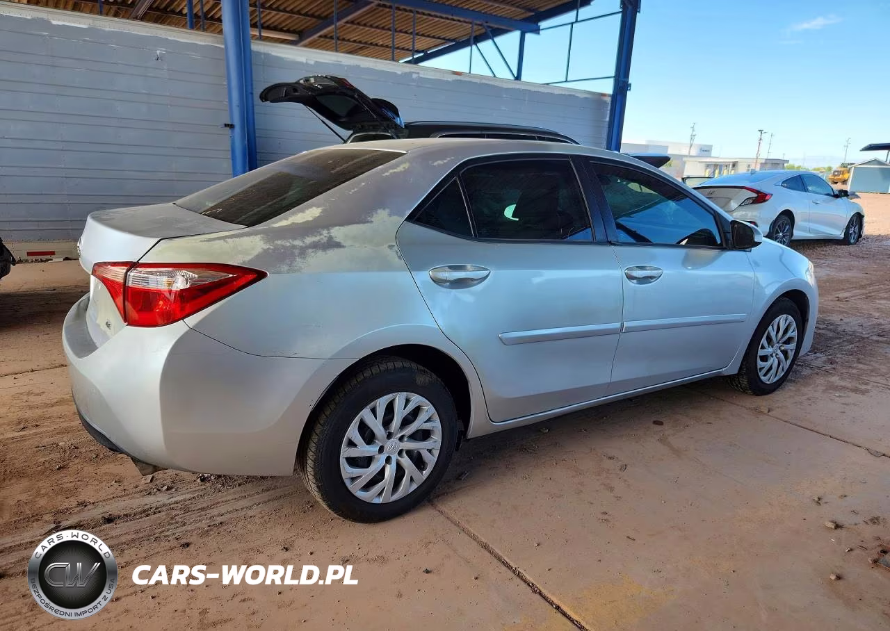 2017 Toyota Corolla Le VIN:2T1BURHE5HC889462 - 3