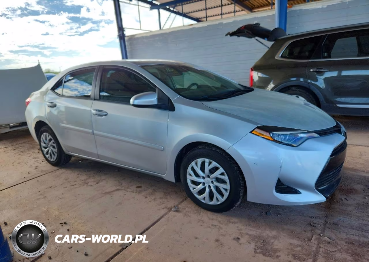 2017 Toyota Corolla Le VIN:2T1BURHE5HC889462 - 4