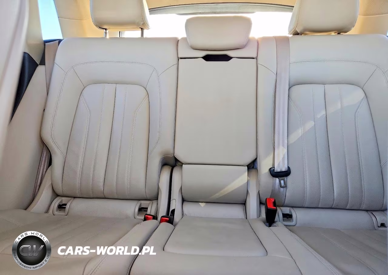 2018 Audi Q5 Premium Plus VIN:WA1BNAFY3J2074798 - 10
