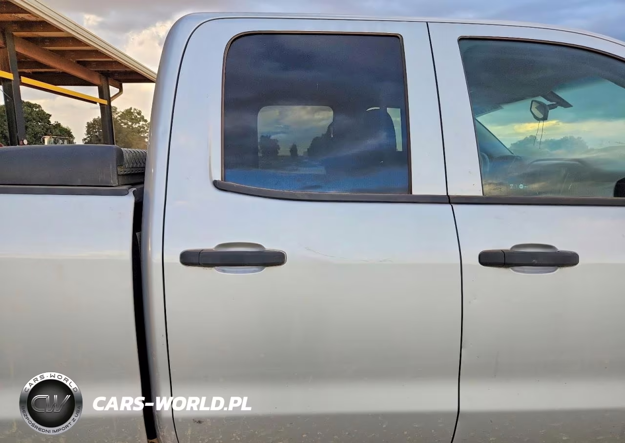 2018 Chevrolet Silverado K1500 Custom VIN:1GCVKPEC7JZ373237 - 10