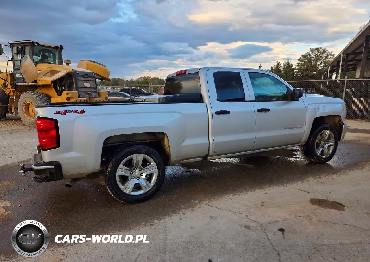 2018 Chevrolet Silverado K1500 Custom VIN:1GCVKPEC7JZ373237 - 3