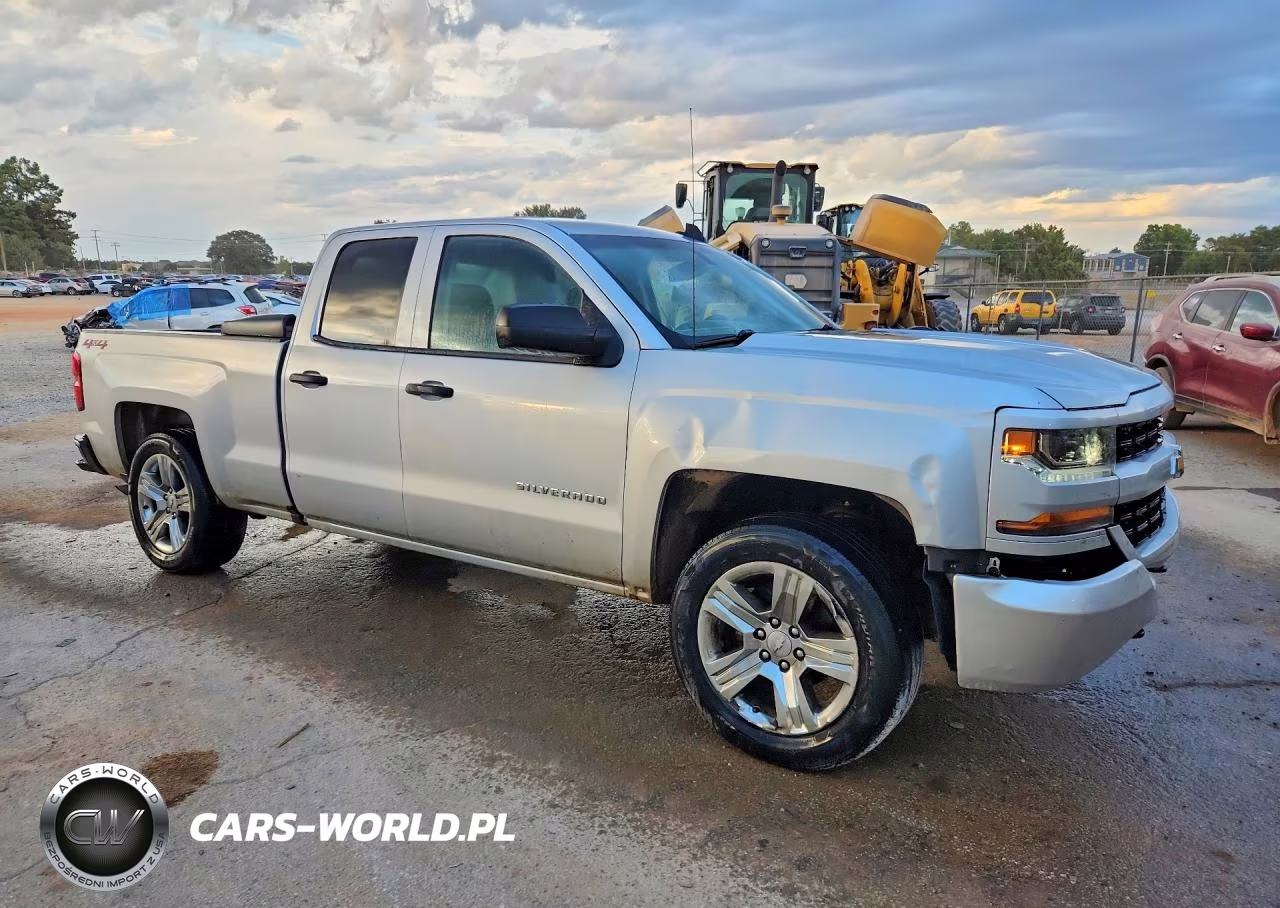 2018 Chevrolet Silverado K1500 Custom VIN:1GCVKPEC7JZ373237 - 4