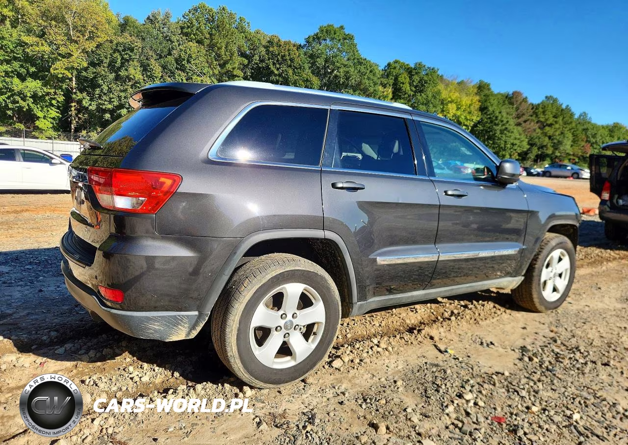 2011 Jeep Grand Cherokee Laredo VIN:1J4RS4GG3BC570730 - 3