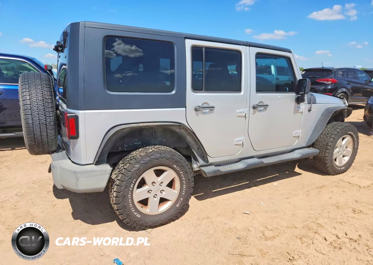 2010 Jeep Wrangler Unlimited Sahara VIN:1J4BA5H12AL109831 - 3