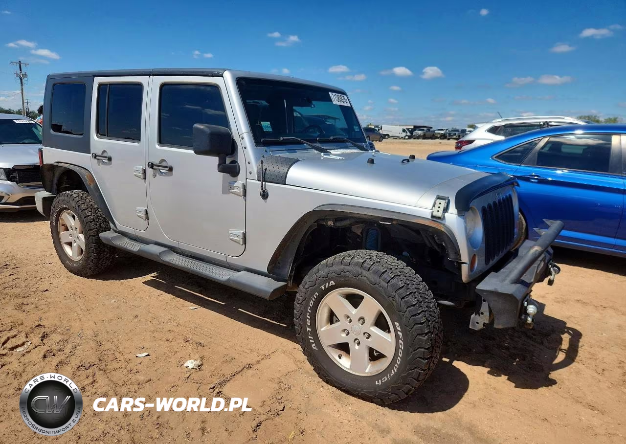 2010 Jeep Wrangler Unlimited Sahara VIN:1J4BA5H12AL109831 - 4