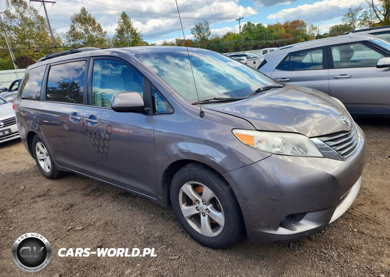 2014 Toyota Sienna Le VIN:5TDKK3DC4ES459741 - 4
