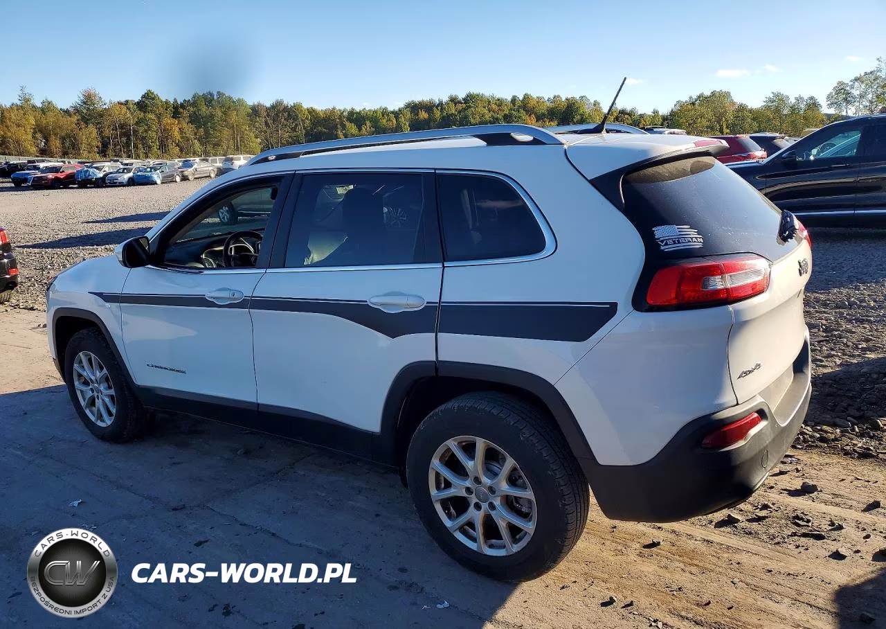 2015 Jeep Cherokee Latitude VIN:1C4PJMCB4FW768067 - 2