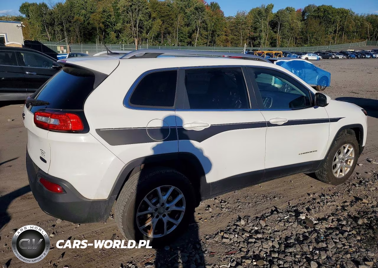 2015 Jeep Cherokee Latitude VIN:1C4PJMCB4FW768067 - 3