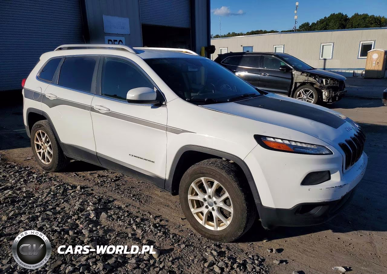 2015 Jeep Cherokee Latitude VIN:1C4PJMCB4FW768067 - 4