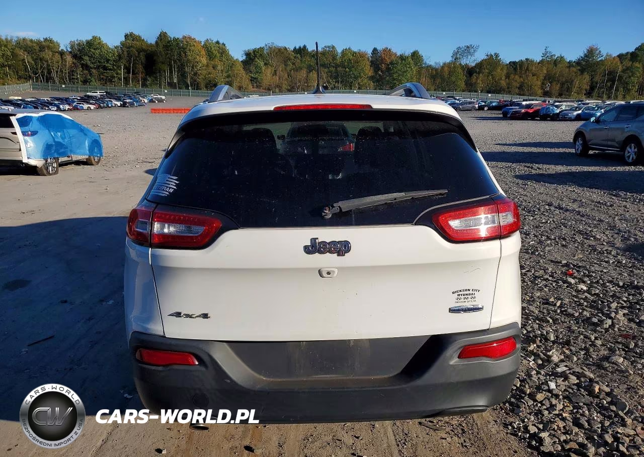 2015 Jeep Cherokee Latitude VIN:1C4PJMCB4FW768067 - 6