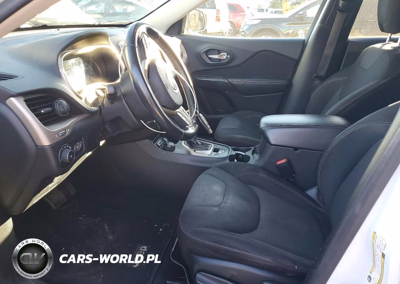 2015 Jeep Cherokee Latitude VIN:1C4PJMCB4FW768067 - 7