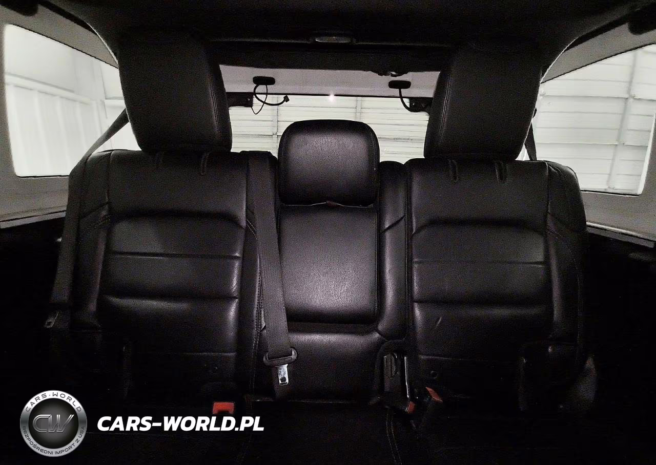2019 Jeep Wrangler Unlimited Sahara VIN:1C4HJXEN0KW507963 - 10