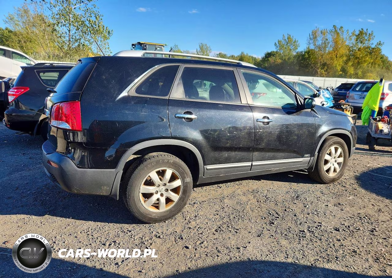 2013 Kia Sorento Lx VIN:5XYKTDA6XDG376862 - 3
