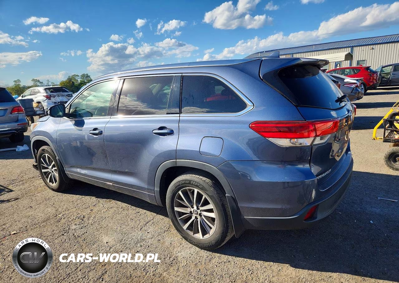 2018 Toyota Highlander Xle VIN:5TDJZRFH2JS819912 - 2