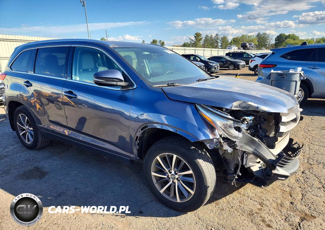 2018 Toyota Highlander Xle VIN:5TDJZRFH2JS819912 - 4