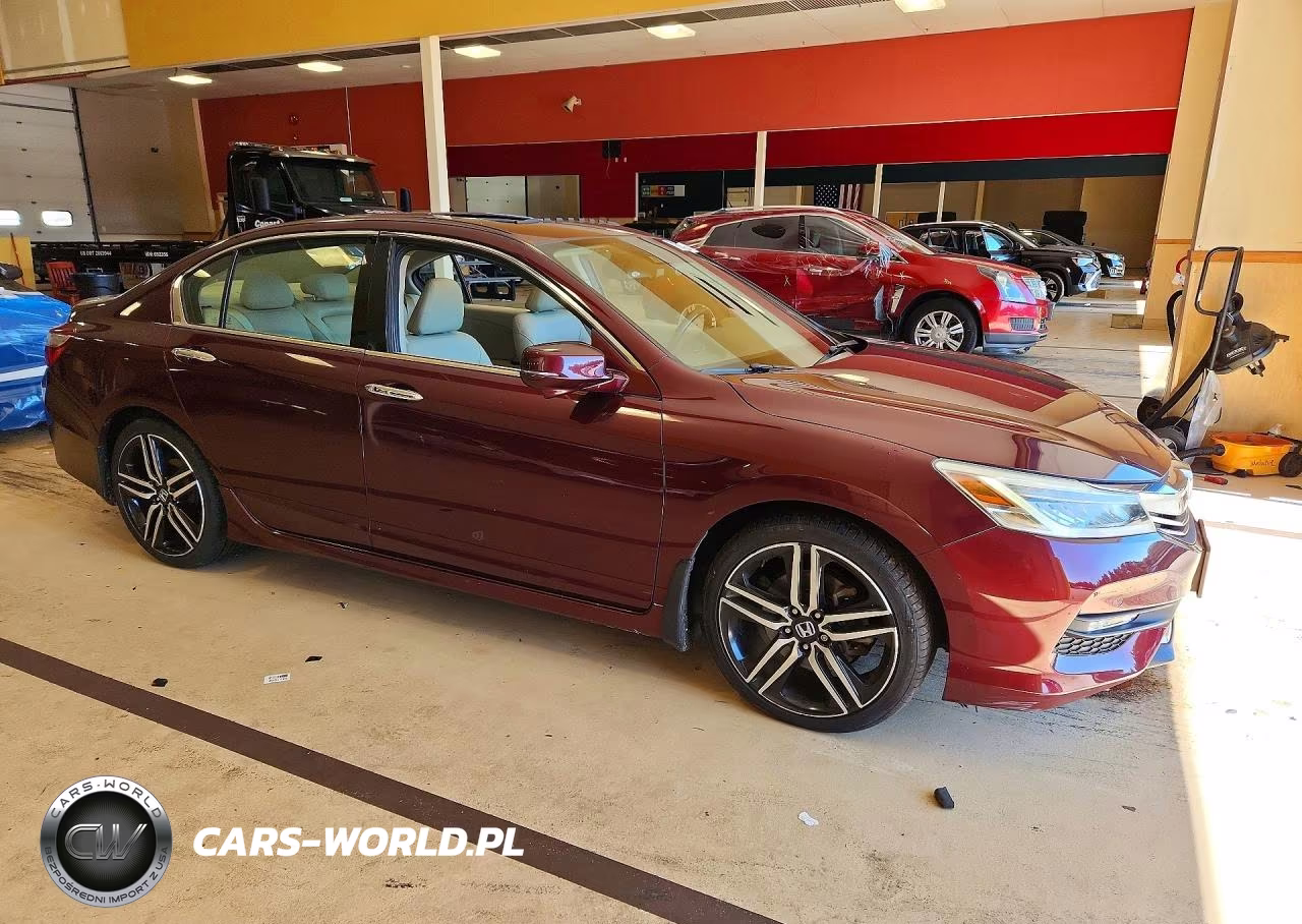 2017 Honda Accord Touring VIN:1HGCR3F90HA012327 - 4