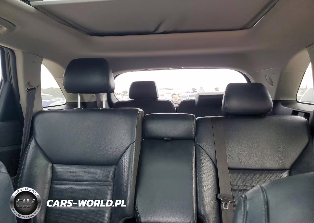 2018 Kia Sorento VIN:5XYPK4A58JG380016 - 10