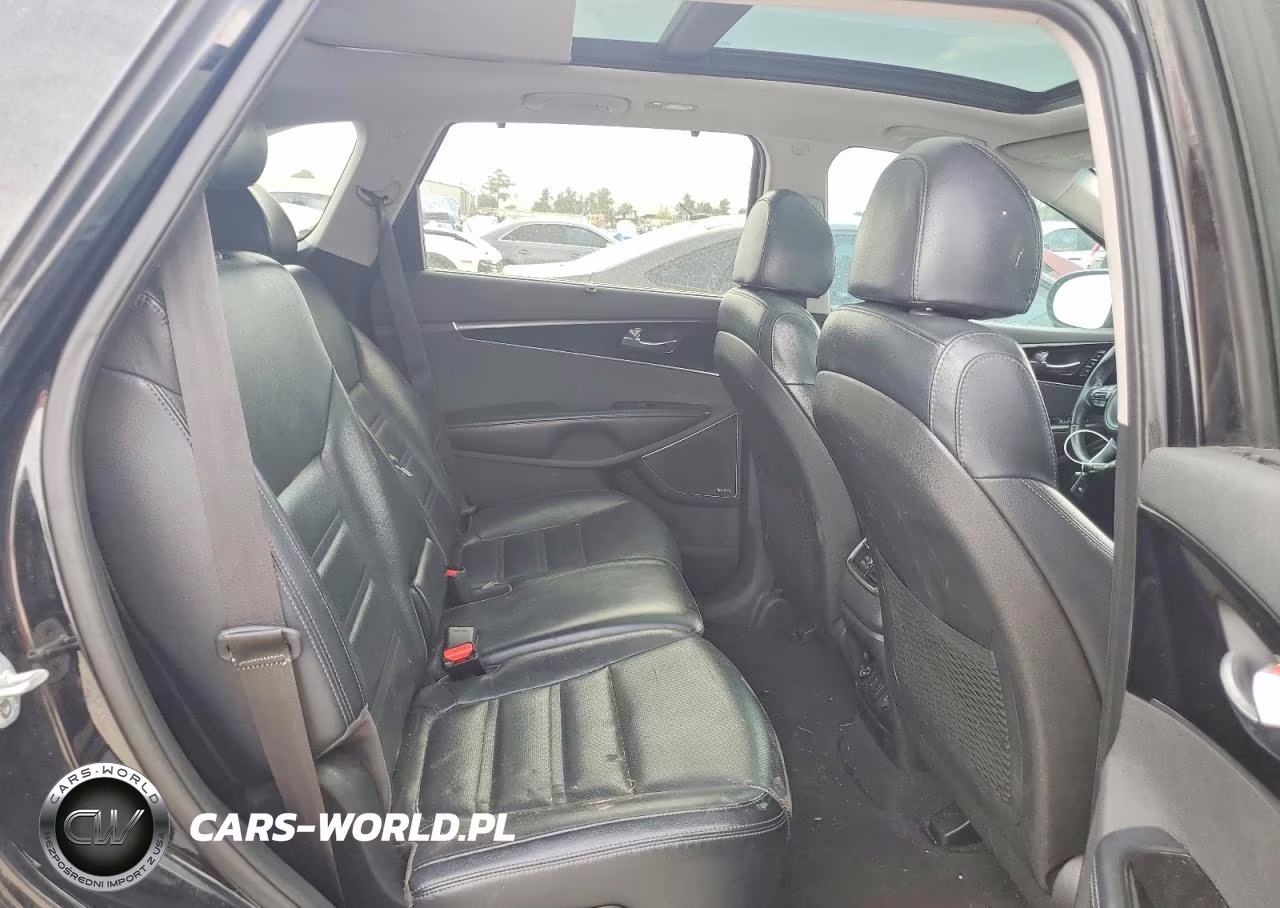2018 Kia Sorento VIN:5XYPK4A58JG380016 - 11