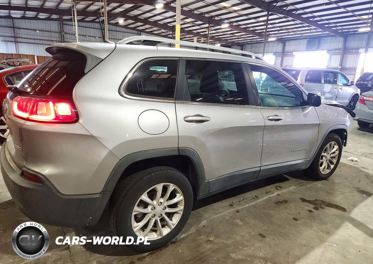 2019 Jeep Cherokee Latitude VIN:1C4PJLCB7KD187212 - 3