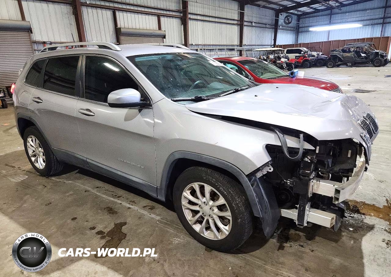 2019 Jeep Cherokee Latitude VIN:1C4PJLCB7KD187212 - 4