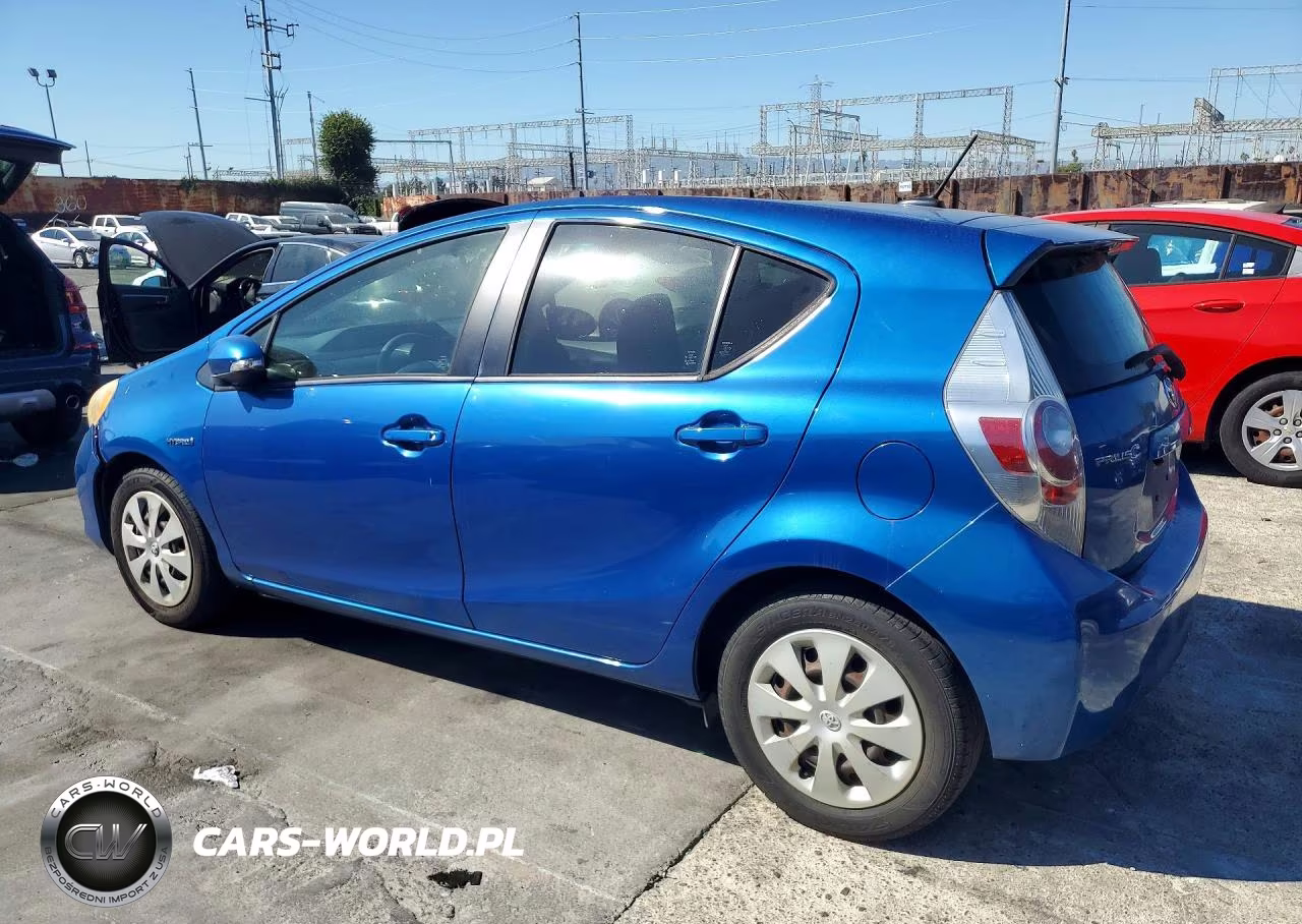 2013 Toyota Prius C Three VIN:JTDKDTB38D1535079 - 2