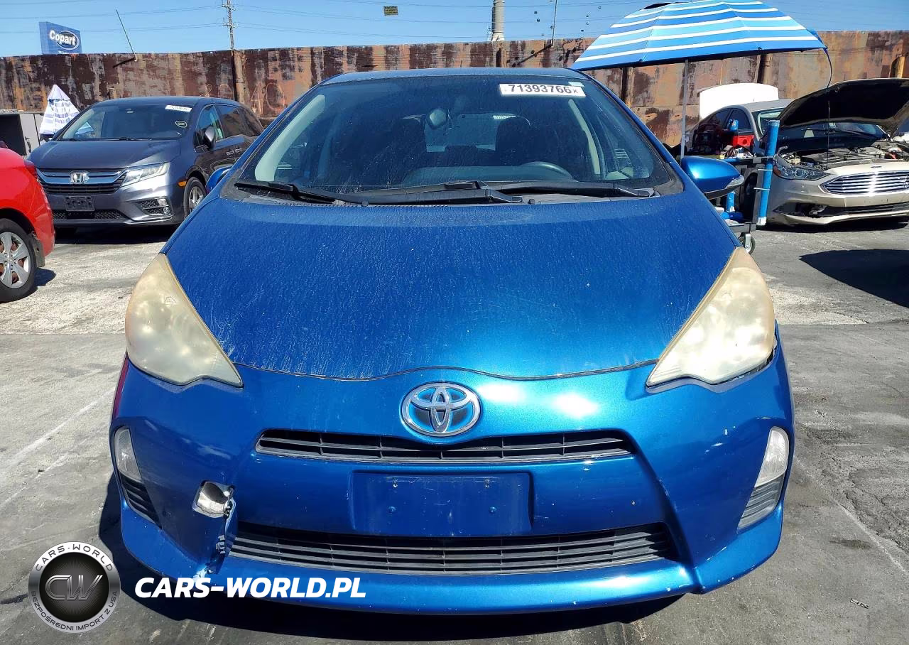 2013 Toyota Prius C Three VIN:JTDKDTB38D1535079 - 5