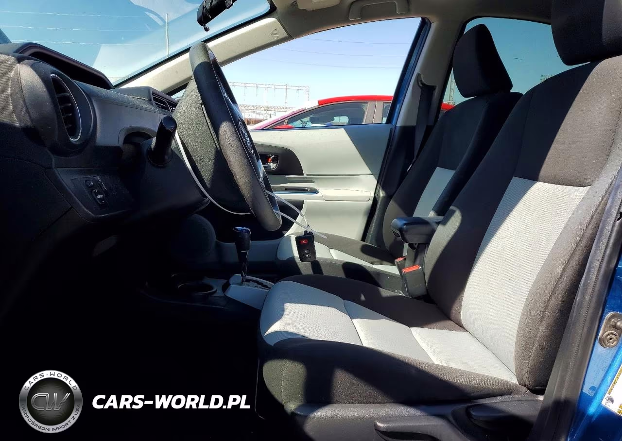 2013 Toyota Prius C Three VIN:JTDKDTB38D1535079 - 7