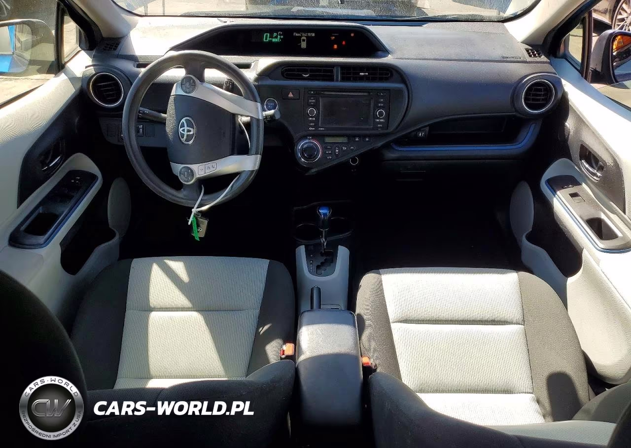 2013 Toyota Prius C Three VIN:JTDKDTB38D1535079 - 8