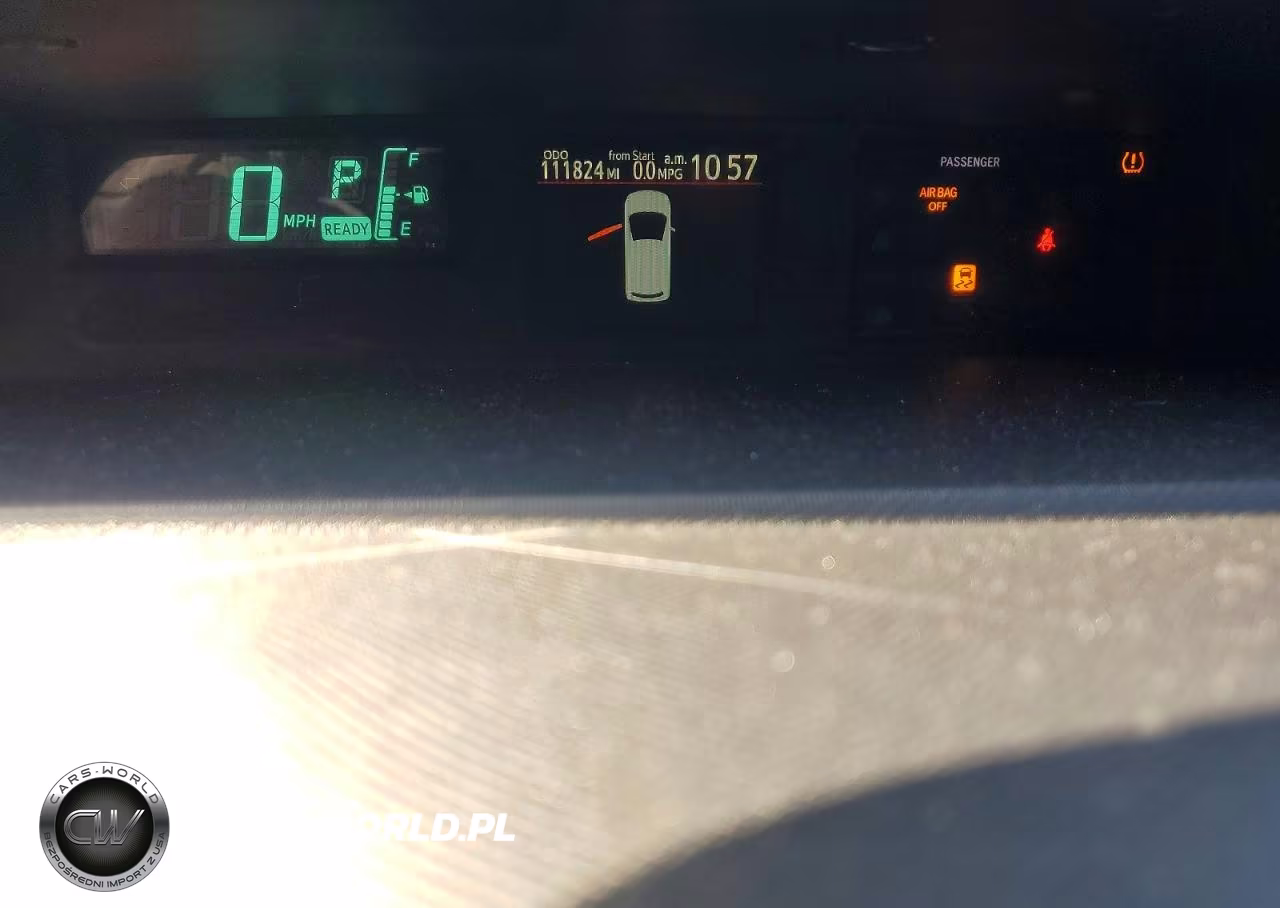 2013 Toyota Prius C Three VIN:JTDKDTB38D1535079 - 9