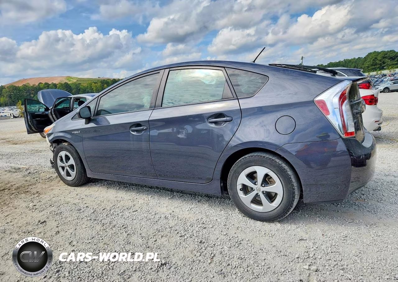 2015 Toyota Prius Two VIN:JTDKN3DU9F0479231 - 2