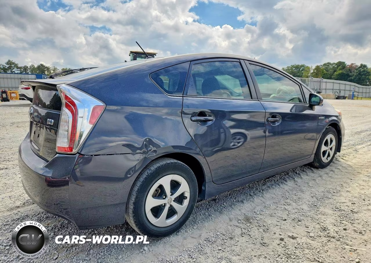 2015 Toyota Prius Two VIN:JTDKN3DU9F0479231 - 3