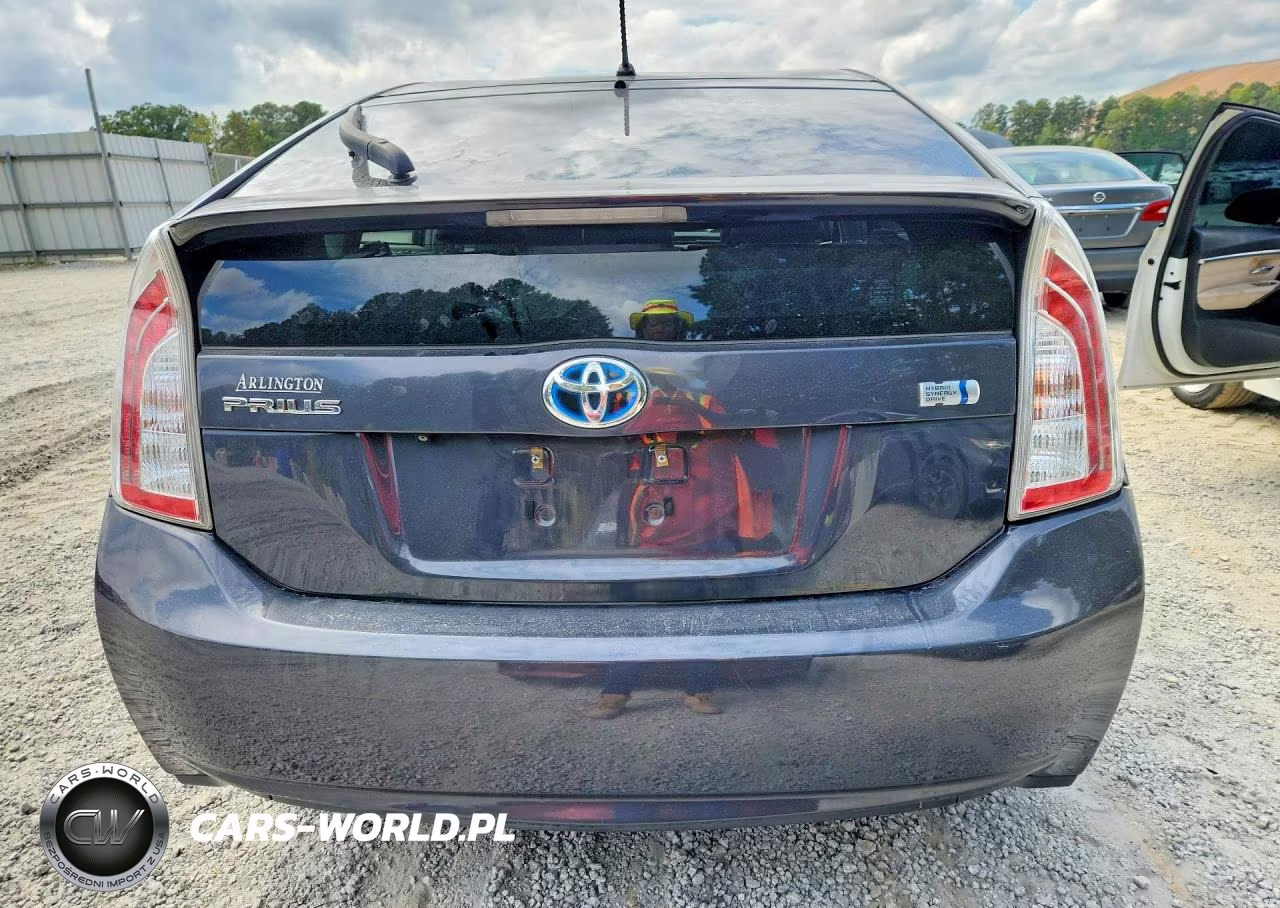 2015 Toyota Prius Two VIN:JTDKN3DU9F0479231 - 6