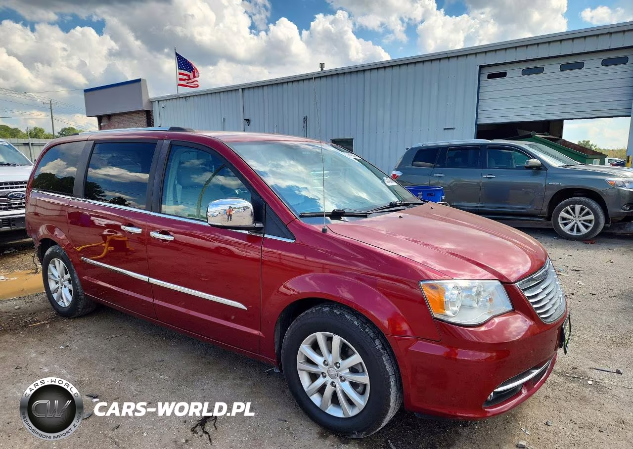 2015 Chrysler Town & Country Limited Platinum VIN:2C4RC1GG4FR710895 - 4