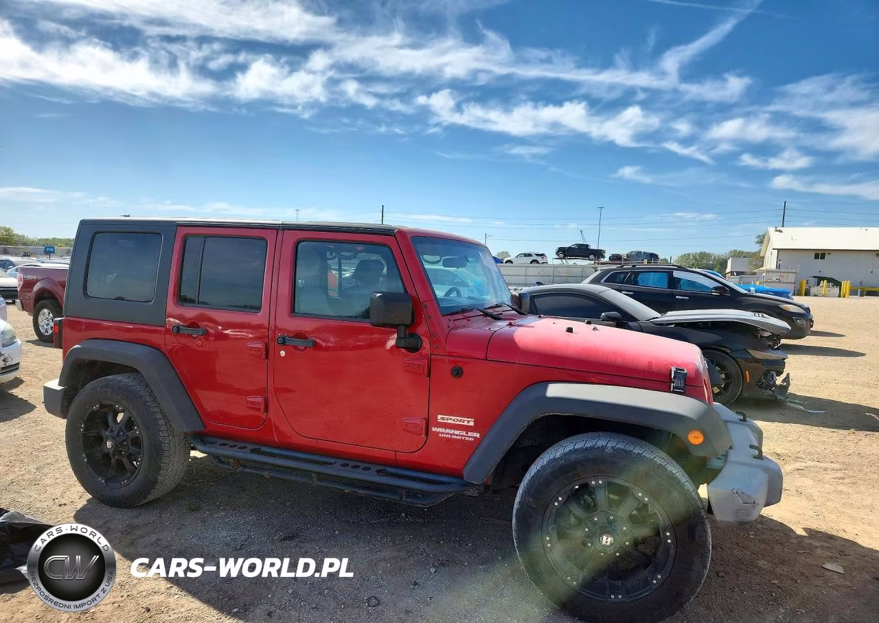 2010 Jeep Wrangler Unlimited Sport VIN:1J4BA3H19AL109460 - 4