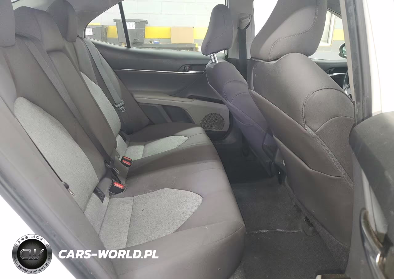 2019 Toyota Camry L VIN:4T1B11HK5KU266882 - 10