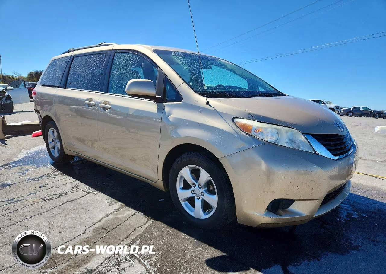 2012 Toyota Sienna Le VIN:5TDKK3DC5CS257147 - 4