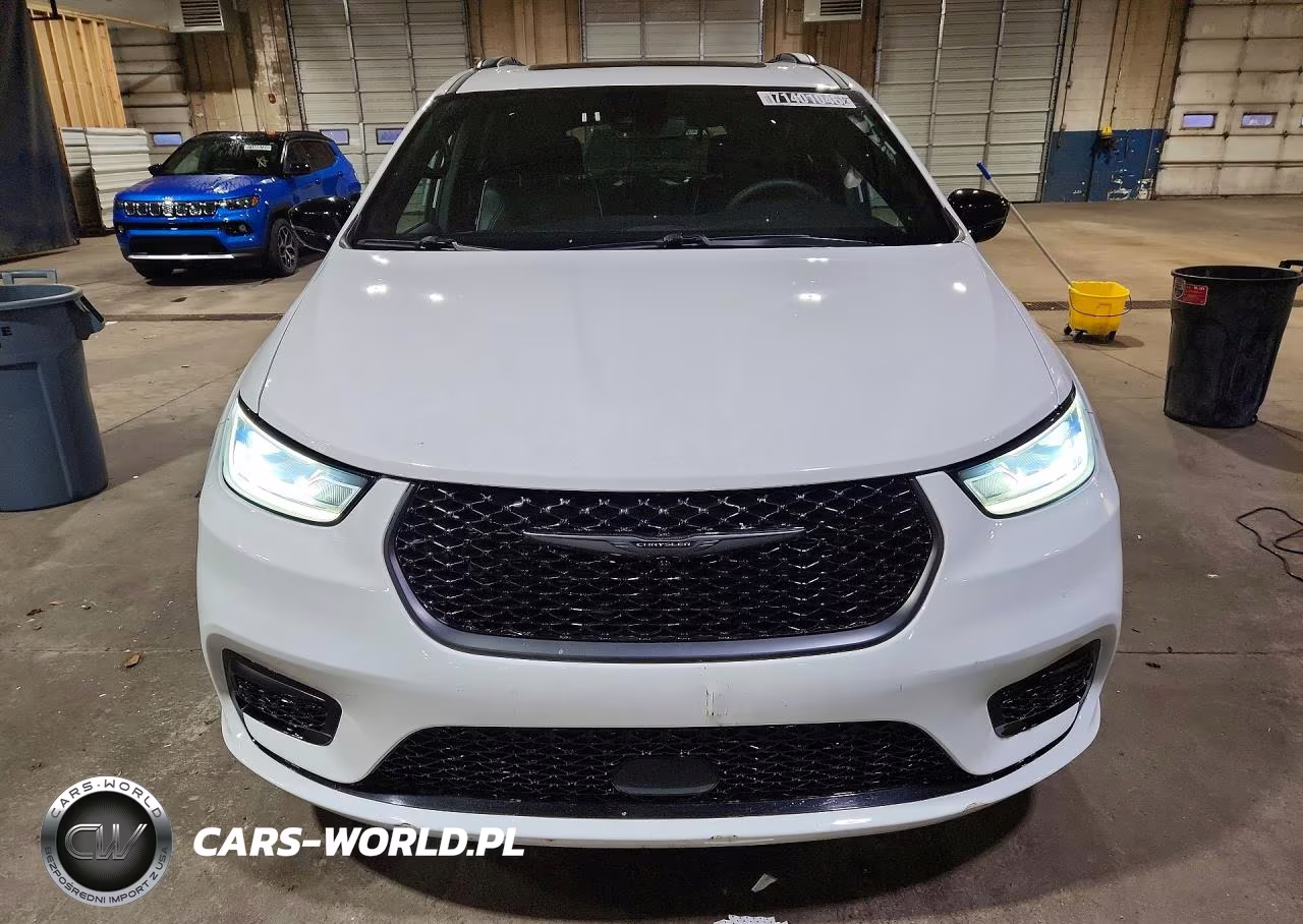 2025 Chrysler Pacifica Limited VIN:2C4RC1GG3SR529409 - 5