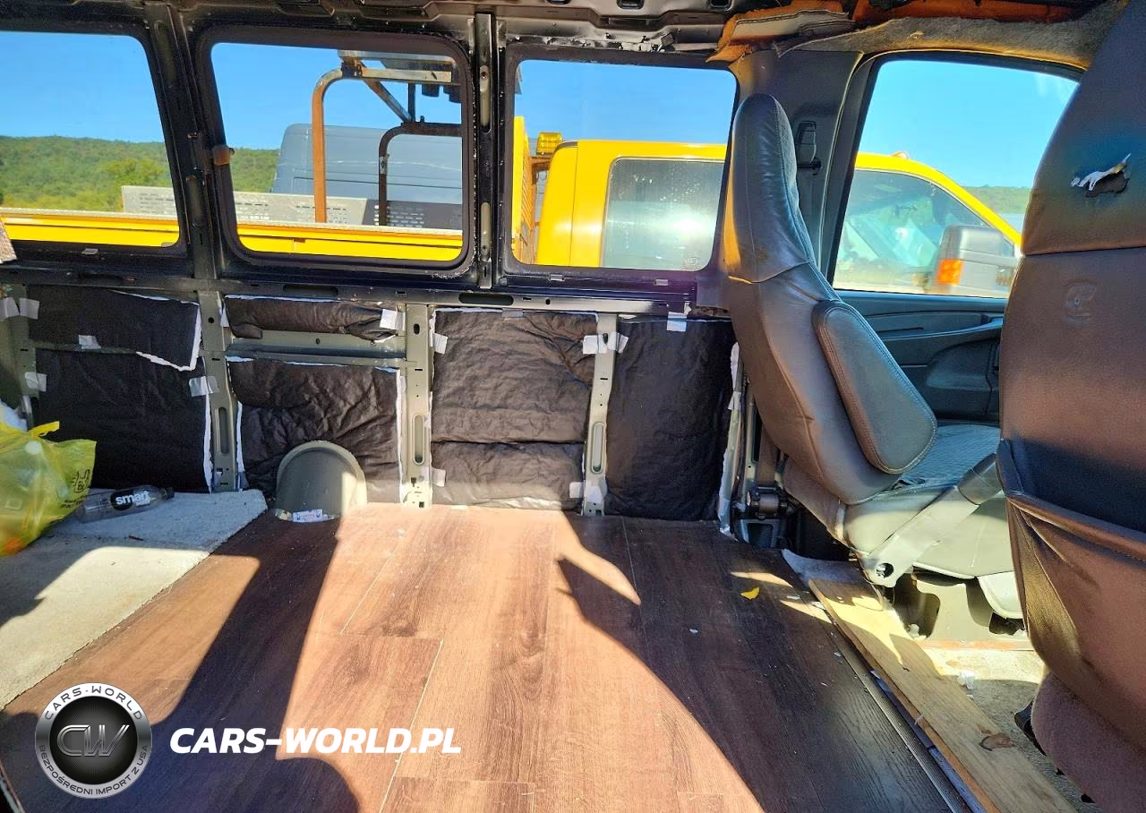 2004 Chevrolet Express G3500 VIN:1GBHG39UX41242496 - 11