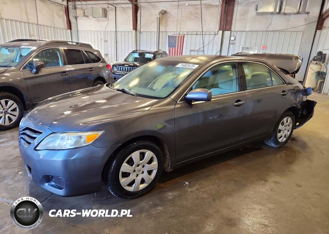 2010 Toyota Camry Le – zdjęcie 1 z 12