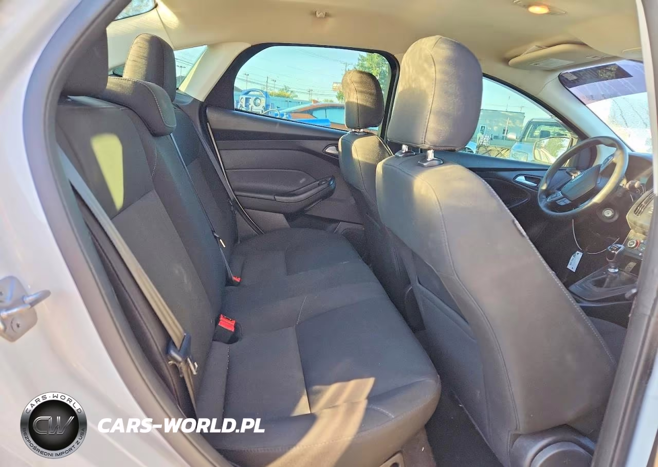2017 Ford Focus Se VIN:1FADP3FE9HL315297 - 10