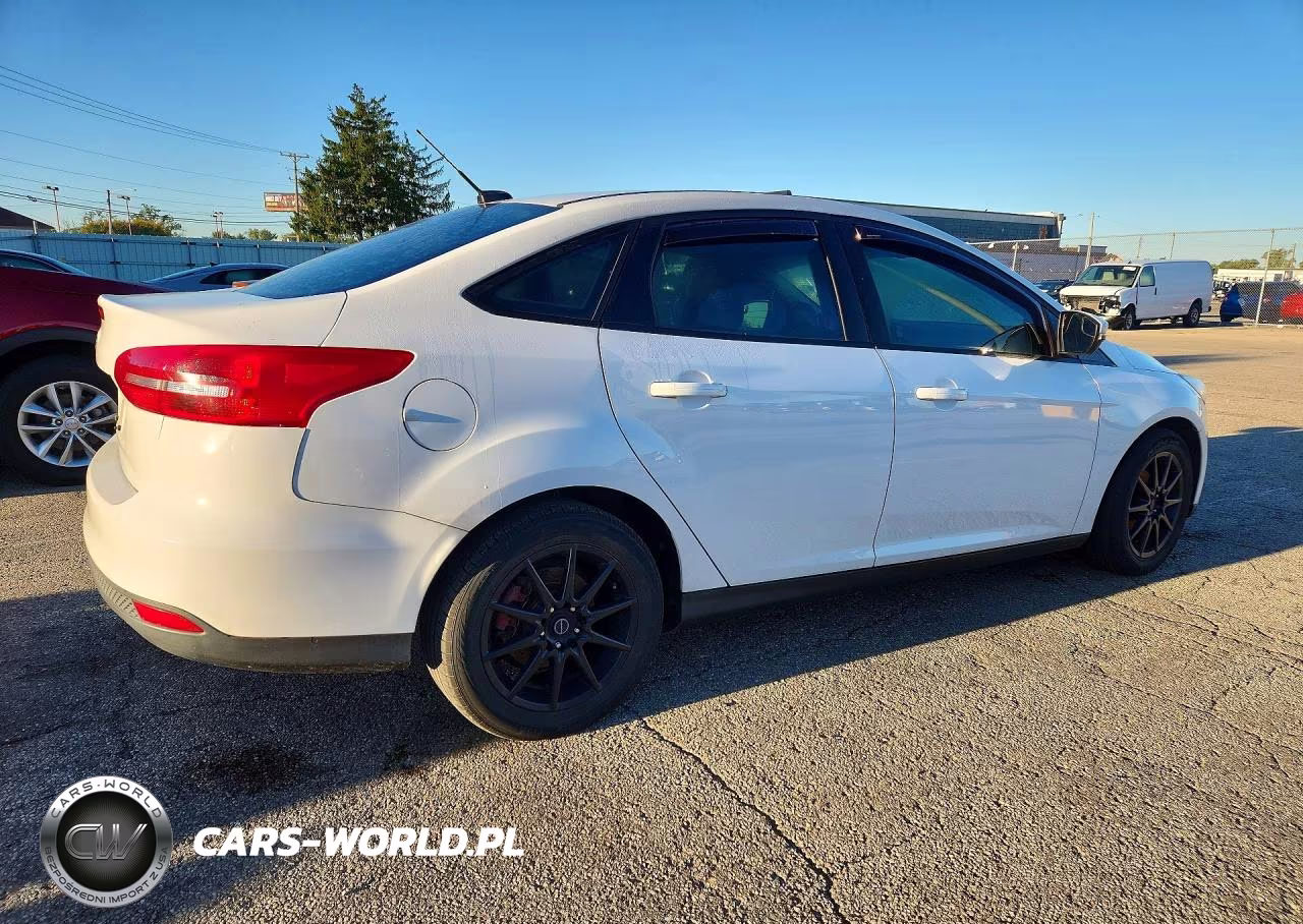 2017 Ford Focus Se VIN:1FADP3FE9HL315297 - 3